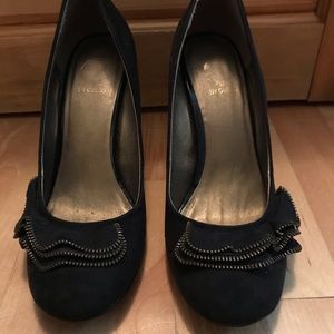 Fun black heels with zipper detail